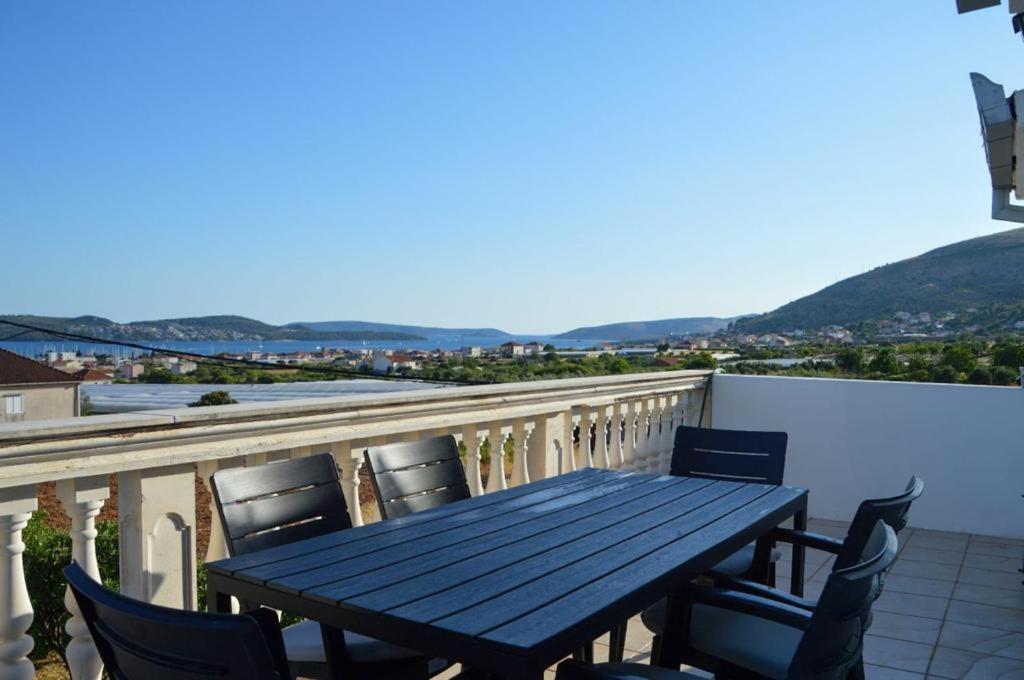 Apartment Blanka With A Beautiful View Of Трогир Екстериор снимка